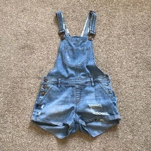 3/35✨ Forever 21 Overalls